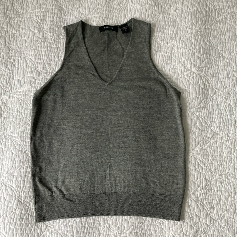 Gray V-Neck Sleeveless Vest